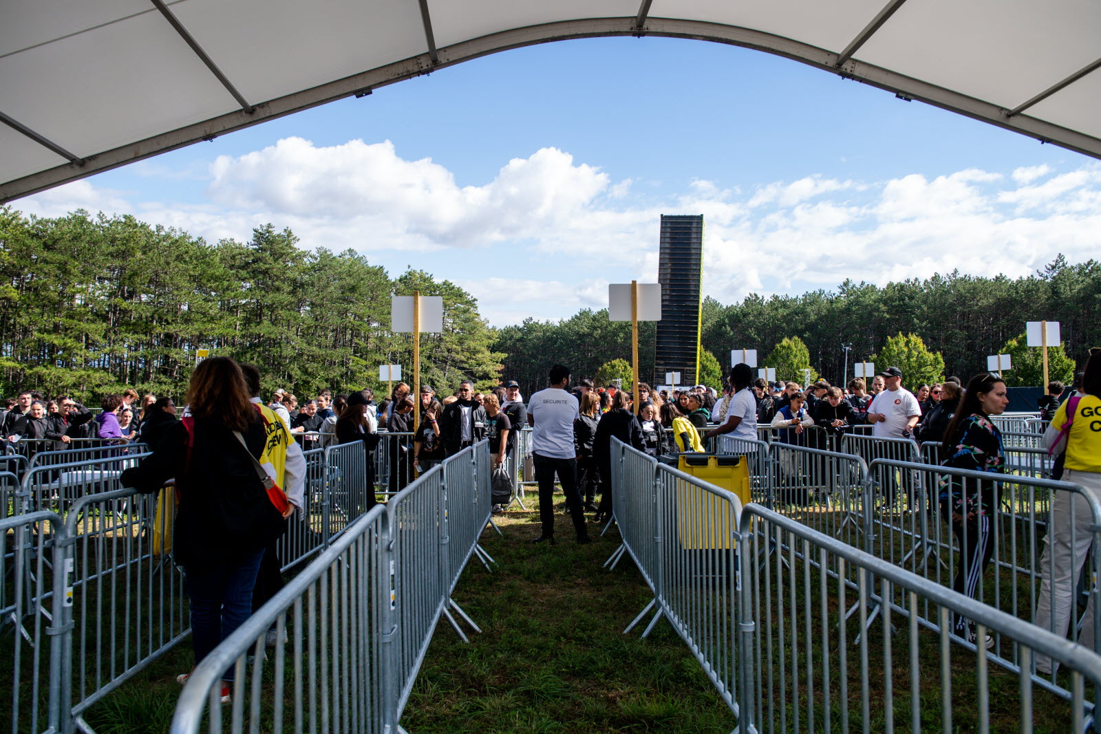 les-portes-du-festival-de-rap-golden-coast-a-dijon-ont-ouvert-vendredi-en-milieu-d-apres-midi-photo-emma-buoncristiani-1726297953